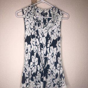 DNKY Size M